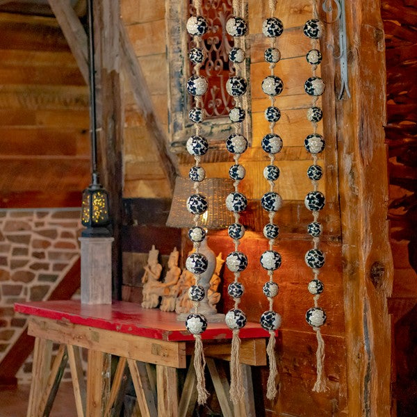 PORCELAIN BALL GARLAND